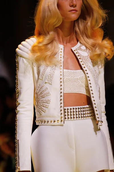 Look 17